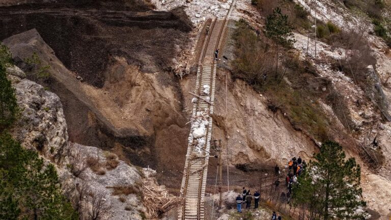 Čekanje zbog 70 metara pruge skupo koštalo: Za 105 dana izgubljeno 100 miliona