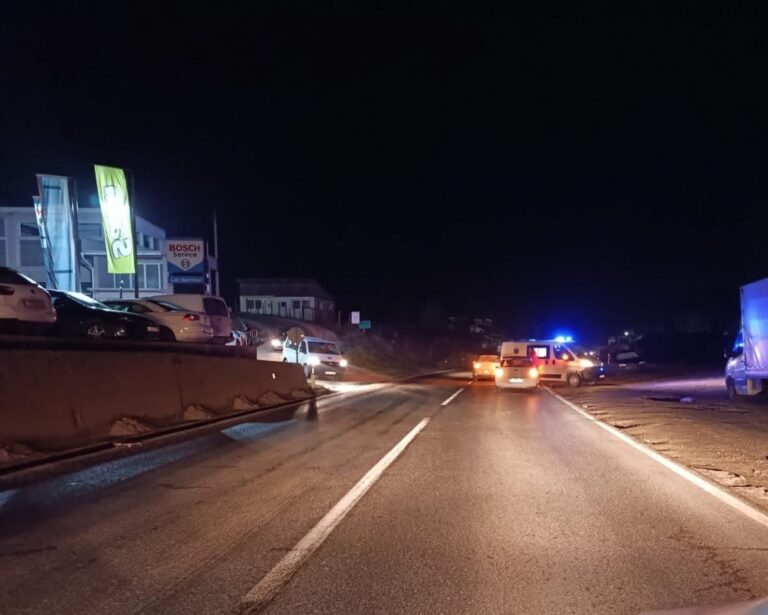 Saobraćajna nesreća na M-17, hitna i policija na licu mjesta