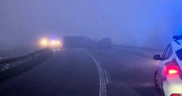STRAŠNO | Detalji sudara kombija i dva vozila: Povrijeđene dvije osobe, među njima trudnica