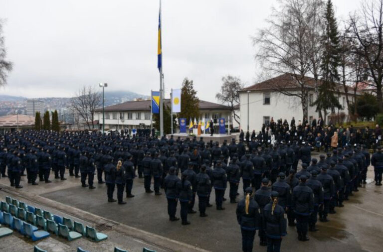 Svečano postrojavanje kadeta i podizanje zastave: Isak poručio – Bosna i Hercegovina je ponos i zakletva!