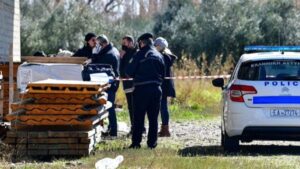 Drama u Grčkoj: Muškarac ubio dvije osobe, pa se naoružan granatom zabarakadirao