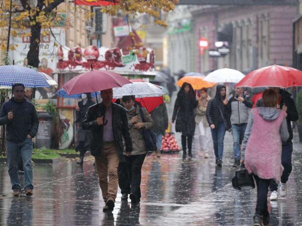 Sutra naoblačenje sa padavinama širom zemlje, uz pad temperatura
