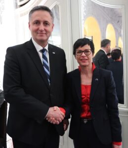 Bećirović razgovarao s komesarkom za proširenje EU Martom Kos