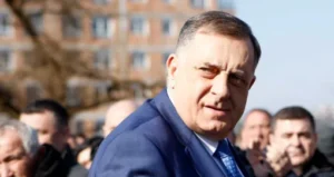 Ovakvog ga nismo gledali često: Pogledajte izraz Dodikovog lica pri dolasku na Sud BiH