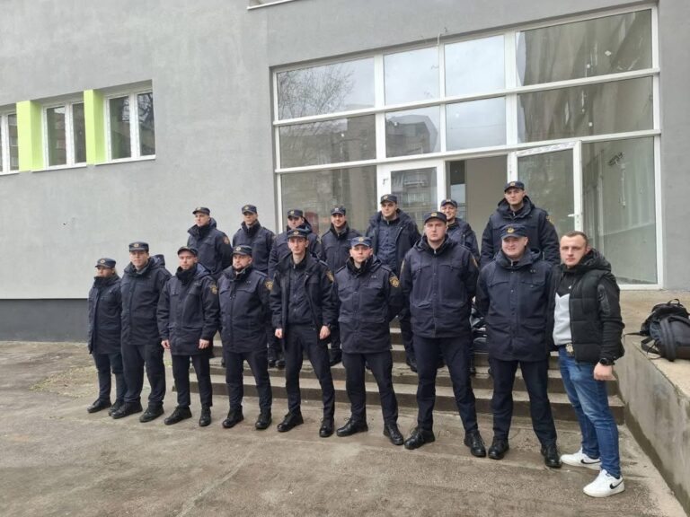 Obuka pripravnika zatvorske policije: Jačanje timskog duha i fizičke spremnosti