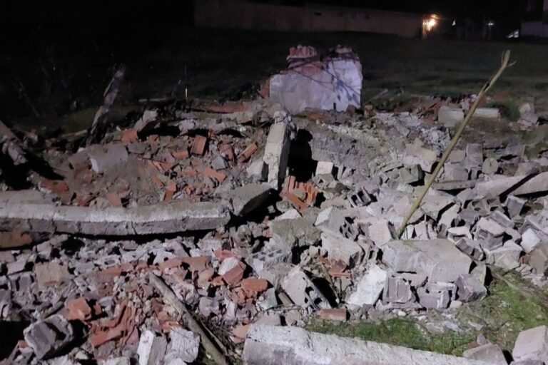 Troje djece stradalo jezivom smrću: Na njih se obrušila kuća