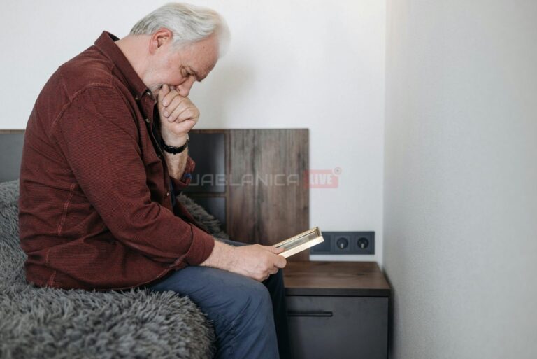 Sine, odvedi me kući, odvedi me, sine. Smjestit ću se negdje u kutu, staviti maramicu na usta da ne kašljem, i provesti nekoliko dana u rodnom domu