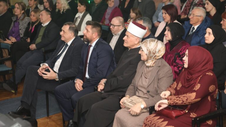 Dodik prisustvovao na svečanoj akademiji povodom predstojećeg ramazana: Lijepa prilika da se podsjetimo koliko je bitno da razumijemo jedni druge