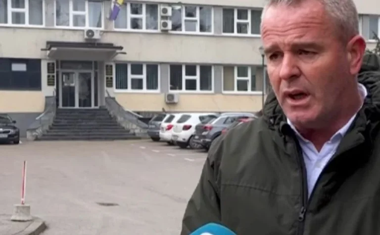 Borba Saudina Čajdina: Sud ga vratio na posao, škola mu dala otkaz