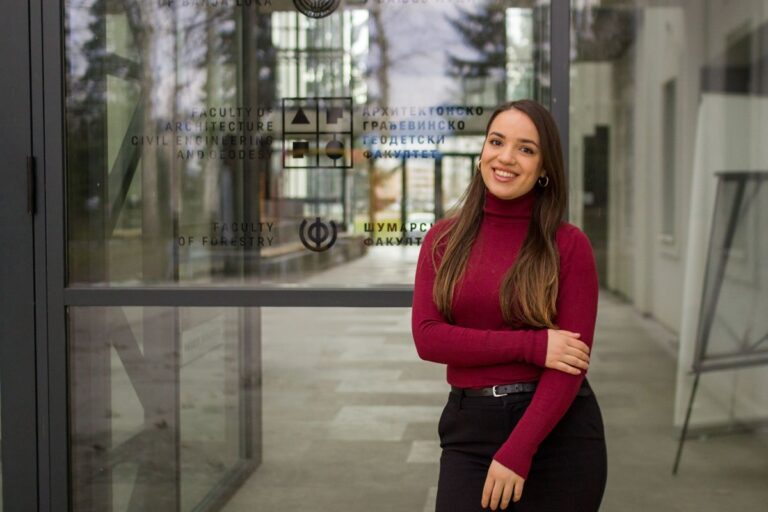 Aleksandra iz BiH se odrekla medicine kako bi se se bavila građevinarstvom