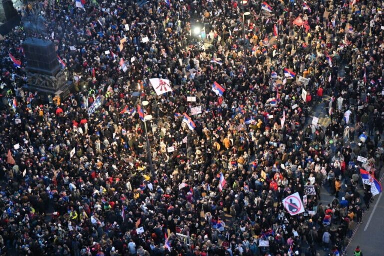 Oko 200 taksista iz Beograda krenulo po studente u Niš