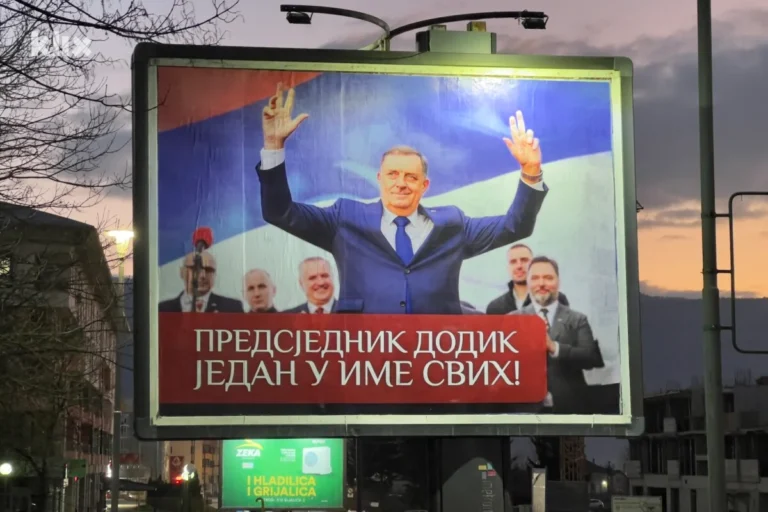 Postavljeni plakati podrške Miloradu Dodiku: “Jedan u ime svih”