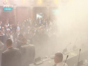 Haosu u Srbiji nema kraja, aktiviran PP aparat, lete jaja …