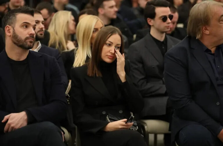 Mnoge poznate ličnosti na oproštaju od Saše Popovića: Prisustvovala njegova žena, Prijović, Brena i drugi