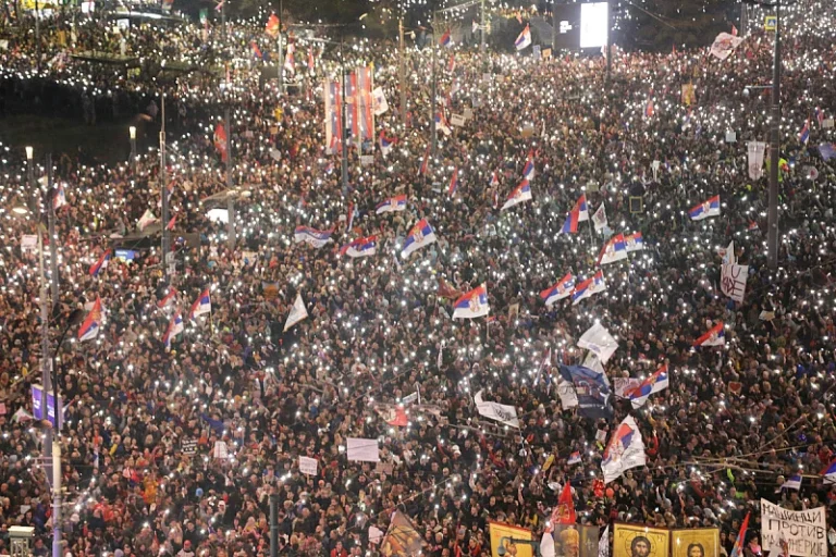MUP Srbije iznio procjenu: Na protestima u Beogradu približno 107.000 učesnika