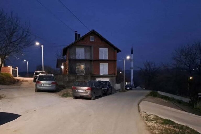 Kuće opljačkane dok su bili na iftaru: Krađa u povratničkom naselju izazvala strah