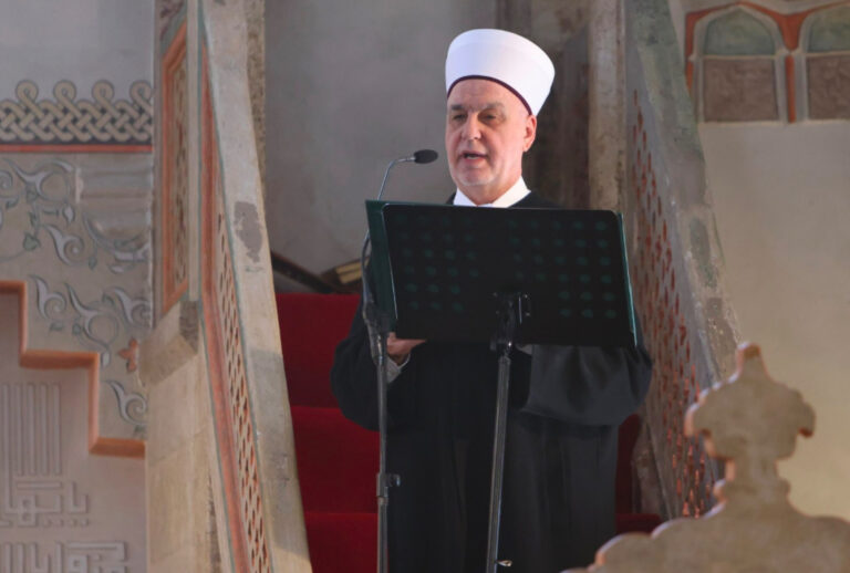 Reis Kavazović: Neka dobro gledaju kuda vode narod i zemlju!