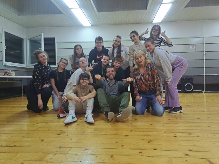 Nick Teunissen održao dramsku radionicu s polaznicima Dramskog studija Dječije, omladinske i lutkarske scene BNP-a Zenica