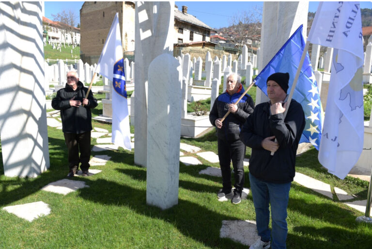 Polaganjem cvijeća obilježen Dan reintegracije općine Centar