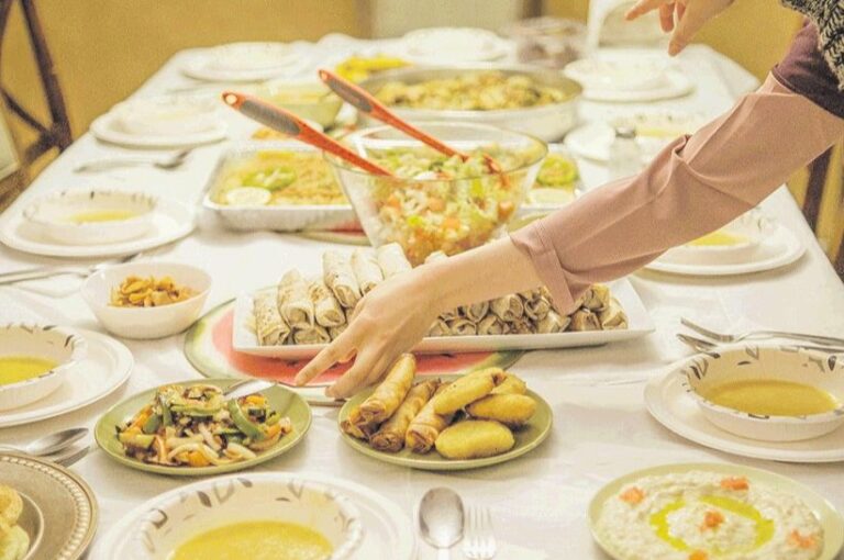 ISTRAŽILI SMO | Je li isplativije objedovati kući ili vani: Iftarska sofra u restoranima papreno skupa