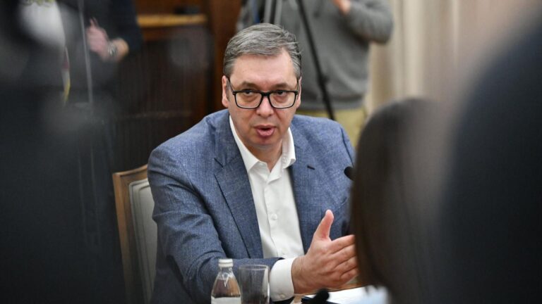 VANREDNO | Vučić: U ukradenom automobilu iz BiH pronađeni molotvljevi kokteli za paljenje zgrada