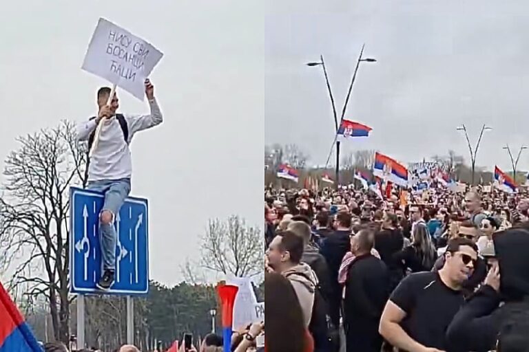 Transparent na protestu u Beogradu: “Nisu svi Bosanci ćaci” izazvao aplauz i podršku