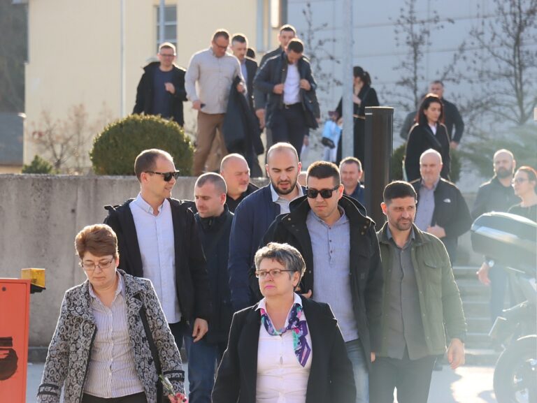 Radni dan je gotov, zaposlenici SIPA-e opušteno idu kućama: Šta se danas desilo?