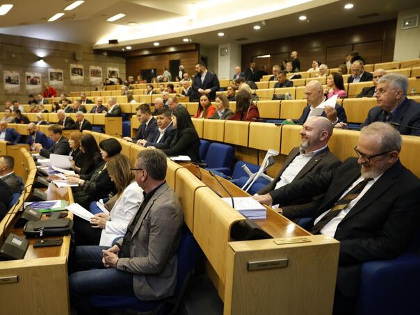 Burno u federalnom parlamentu: Poslanici SDA i DF-a podnijeli ostavke