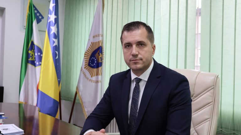 MINISTAR EMIR VRAČO ČESTITAO DAN ARMIJE RBiH: Poštovanje za hrabrost i patriotizam branilaca BiH!