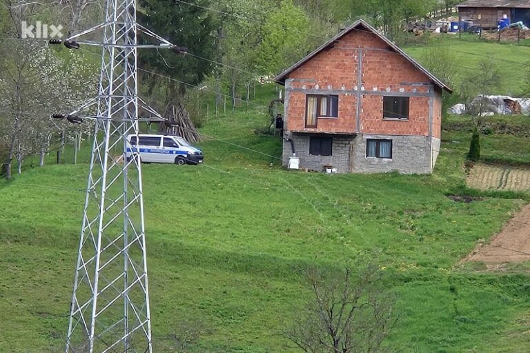 A zašto MUP RS-a ne uhapsi Schmidta u Potočarima, kako je ranije prijetio Dodik?