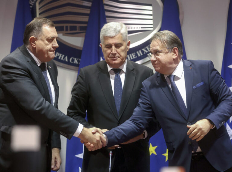 Umišljaju li bh. političari da dok stvaraju probleme poboljšavaju svijet?