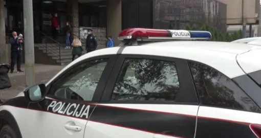 Kao da su se spremali za 1. maj: Opuhali vikendicu, odnijeli od ležaljki do rešetke za roštilj
