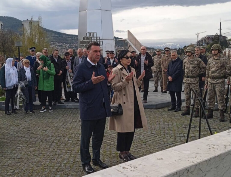 Savjetnici federalnog ministra unutrašnjih poslova odali počast šehidima i poginulim borcima Armije RBiH
