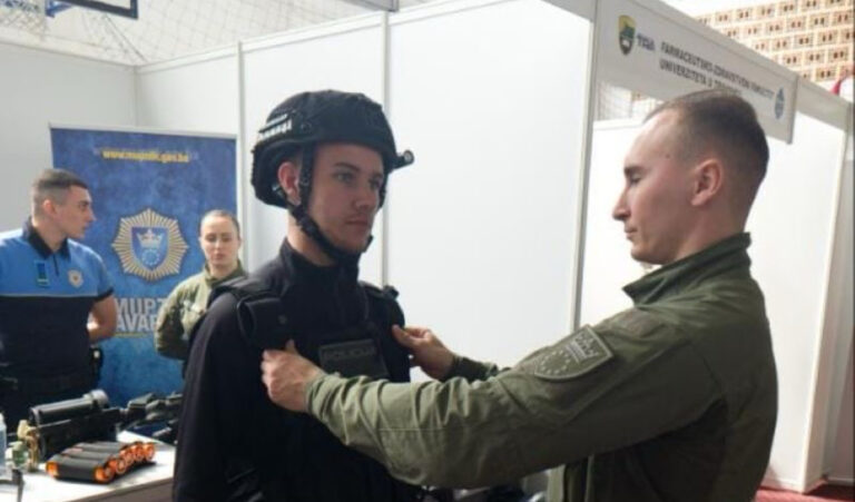 Policijski službenici Uprave policije MUP-a ZDK učestvovali na 10. Sajmu srednjih škola i fakulteta u Tešnju