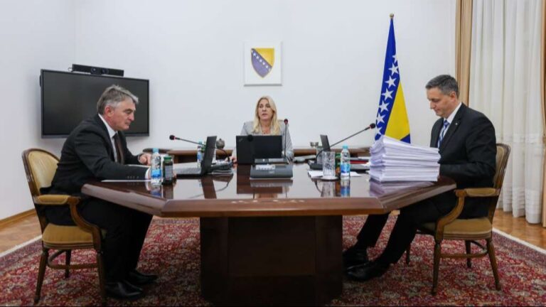 Komšić i Bećirović zatražili od EUFOR-a da uhapsi Dodika: Cvijanović najavila pokretanje vitalnog nacionalnog interesa
