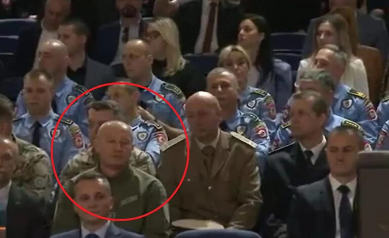 Šta radi komandant specijalaca MUP-a ZDK na proslavi dana Policije RS s Dodikom u prvom redu