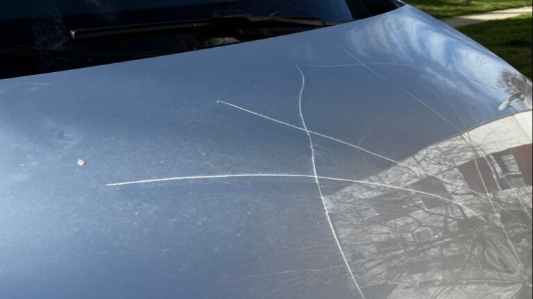 Bivša djevojka mu izgredala Mercedesa: “Sretan sam što imam kasko”