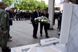 U povodu obilježavanja 15. maja, Dana policije ZDK na spomen obilježju položeno cvijeće