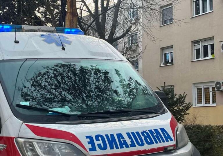 Strašan incident u školi: Dječak pao i udario glavom o beton poslije guranja, teško je povrijeđen