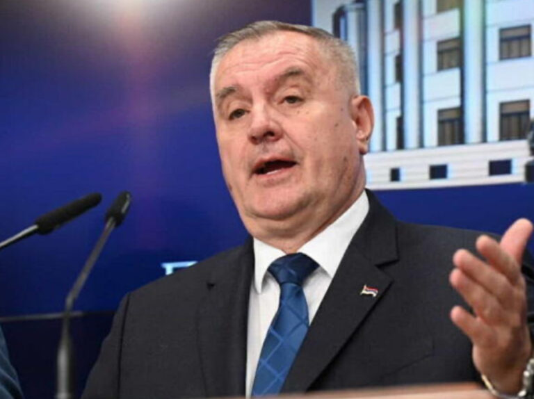 Višković: Ne priznajem Heleza, doći ću u kasarnu 12. maja