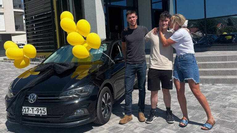 Novi gest Anny Chanel: Uposlenika nagradila novim automobilom i izazvala brojne reakcije