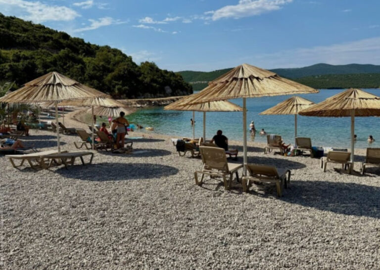 Nije sve skupo na Jadranu: Skrivena plaža kod Neuma će vas oduševiti, čak i cijenama