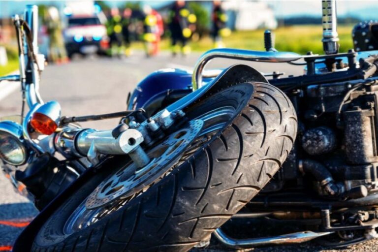 Prevrnuo se nekoliko puta: Težak udes motoriste iz BiH, spasavao ga helikopter
