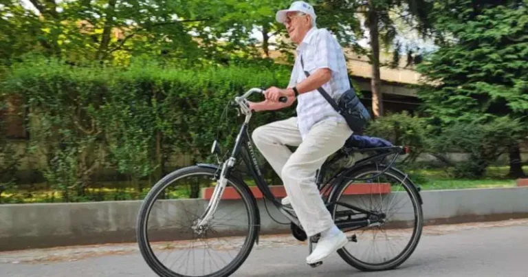 Bećir u 93. godini vozi bicikl, otkrio svoj recept za dug i zdrav život