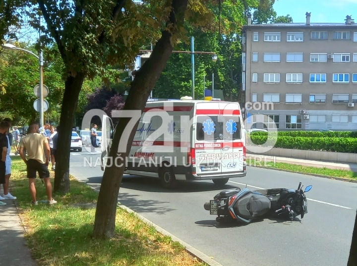 NESREĆA U ZENICI: Na bulevaru saobraćajna nesreća sa motorom, ne zna se gdje je drugi učesnik nesreće