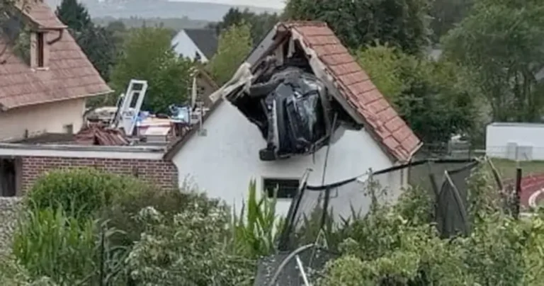 Velikom brzinom uletio u dvorište, prešao preko bašte, udario dijete i zabio se ispod krova štale