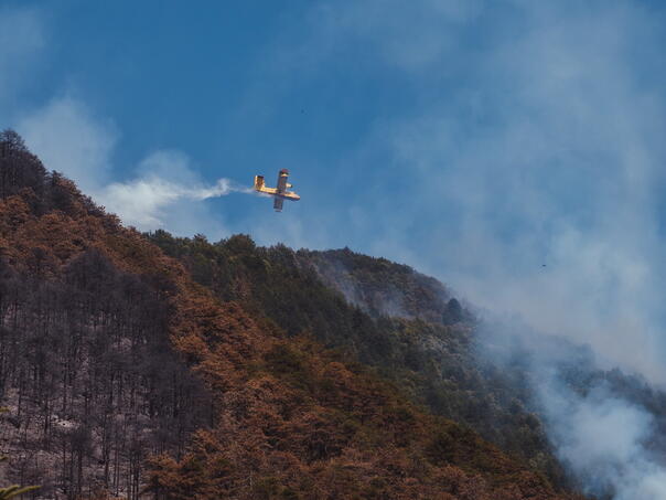 Kanader iz Hrvatske stigao u Prozor-Ramu, gasi veliki požar