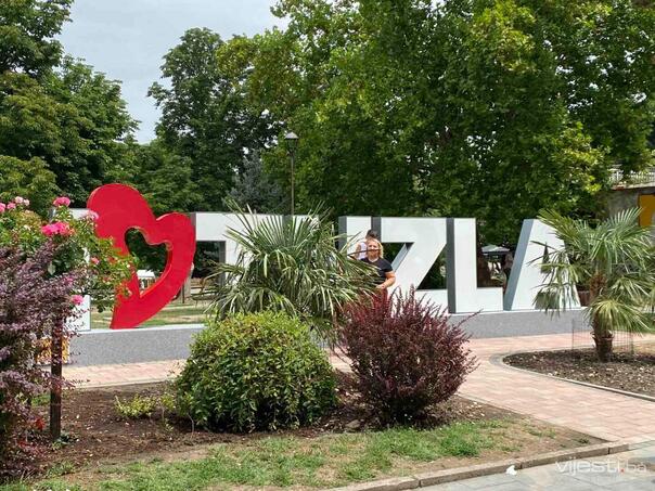 U Tuzli zasađeno mediteransko cvijeće i palme: Grad podsjeća na Jadran