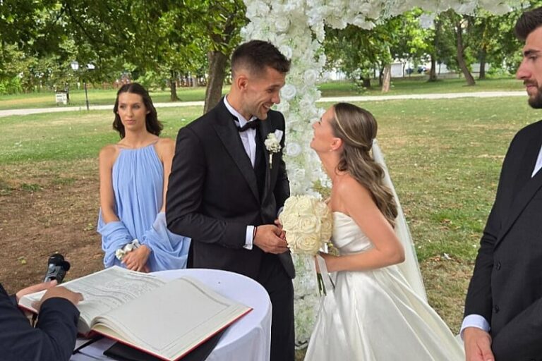 Emir Sulejmanović i supruga se vjenčali i pred matičarem, evo kako je bilo na svadbi