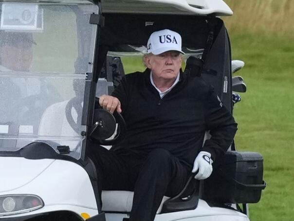 Internet zatečen: Reakcije na prirodni izgled Trumpa preplavile internet